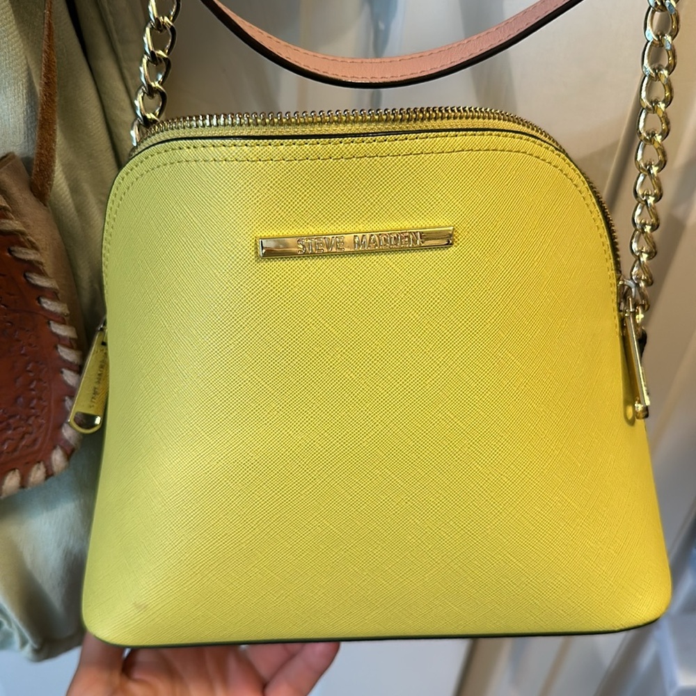 STEVE MADDEN DOME CROSSBODY BAG faux leather with hatching bright neon